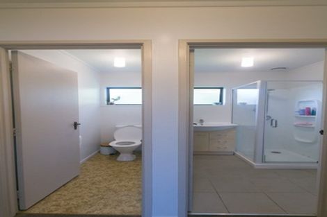 Photo of property in 2/13 Frank Evans Place, Henderson, Auckland, 0610