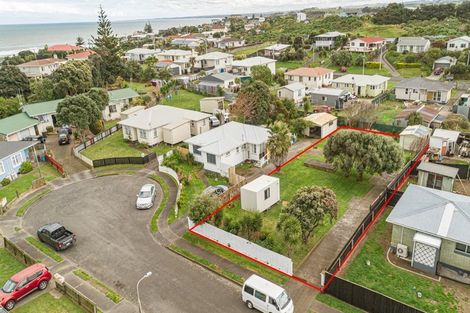 Photo of property in 4 Kupe Place, Castlecliff, Whanganui, 4501