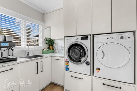 Photo of property in 16 Whaka Street, Maungaturoto, 0520