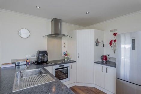 Photo of property in 16 Barry Curtis Place, Levin, 5510