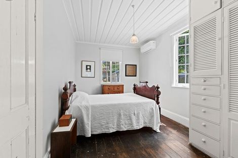 Photo of property in 90 Pendarves Street, New Plymouth, 4310