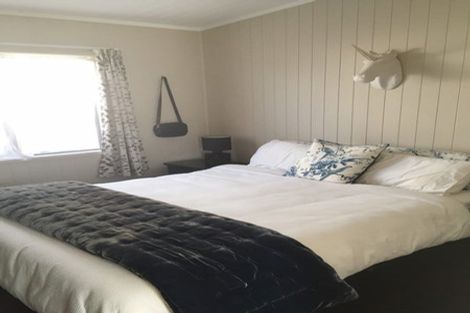 Photo of property in 72 Uxbridge Road, Cockle Bay, Auckland, 2014