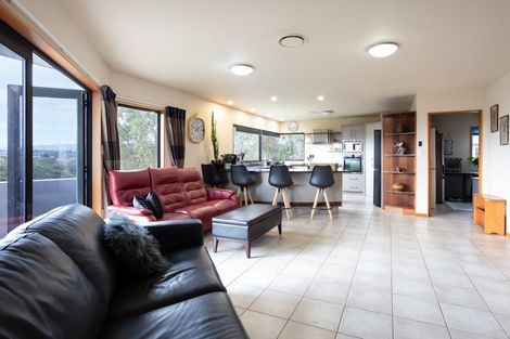 Photo of property in 33 Ruapehu Drive, Fitzherbert, Palmerston North, 4410