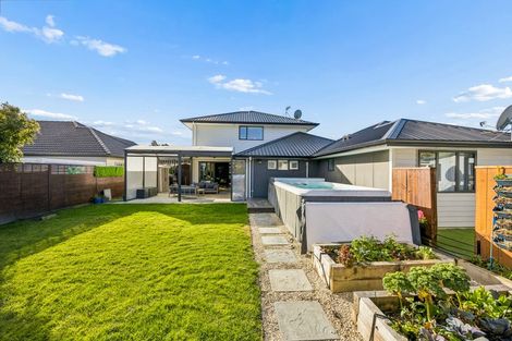 Photo of property in 14 Kahika Grove, Huapai, Kumeu, 0810
