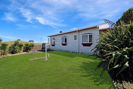 Photo of property in 5 Pungarehu Road, Pungarehu, Opunake, 4685