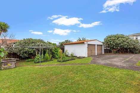 Photo of property in 60 Casuarina Road, Half Moon Bay, Auckland, 2012