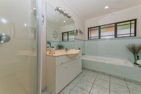 Photo of property in 15 Hogarth Rise, West Harbour, Auckland, 0618
