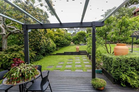 Photo of property in 207 Powderham Street, New Plymouth, 4310