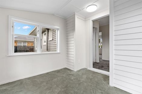 Photo of property in 1 Sutton Crescent, Papakura, 2110