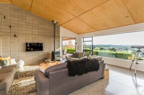 Photo of property in 141 Manakau Heights Drive, Manakau, Levin, 5573