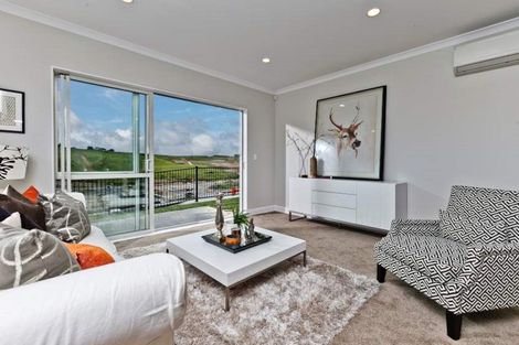 Photo of property in 25 Turutu Place, Long Bay, Auckland, 0630