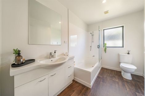 Photo of property in 17 Sunstone Crescent, Brown Owl, Upper Hutt, 5018