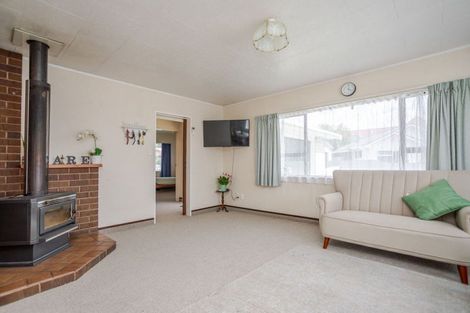 Photo of property in 44 Allardice Street, Dannevirke, 4930