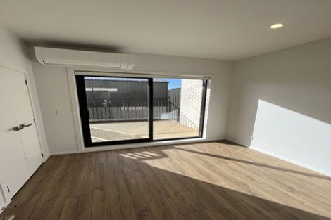 Photo of property in 4/28 Westgate Drive, Westgate, Auckland, 0614