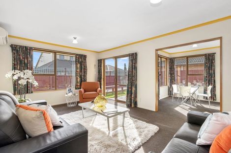 Photo of property in 8a Honeysuckle Place, Northcote, Christchurch, 8052