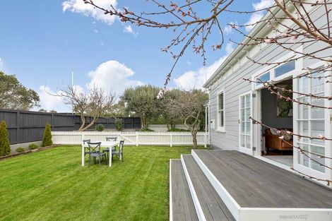 Photo of property in 106 Jellicoe Street, Martinborough, 5711