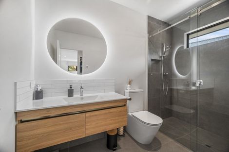 Photo of property in 124 Highland Drive, Acacia Bay, Taupo, 3385