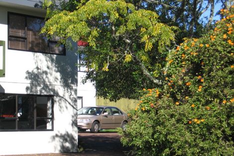 Photo of property in 1/2 Onedin Place, Titirangi, Auckland, 0604