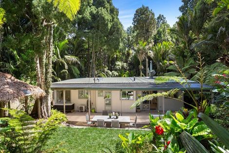 Photo of property in 3 Opanuku Road, Henderson Valley, Auckland, 0612