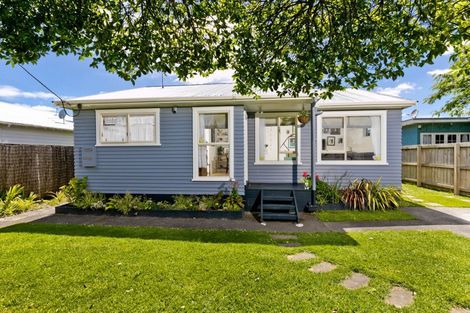 Photo of property in 16 Woodglen Road, Glen Eden, Auckland, 0602