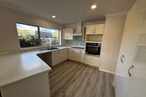 Photo of property in 1/9 Waiwera Place, Merrilands, New Plymouth, 4312