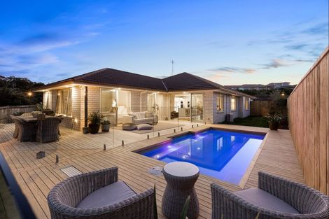 Photo of property in 43 Beachwood Drive, Hatfields Beach, Orewa, 0931