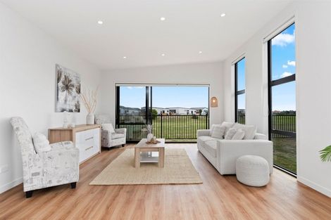 Photo of property in 19 Harding Drive, Papamoa Beach, Papamoa, 3118