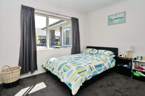 Photo of property in 32 Watkins Drive, Rangiora, 7400