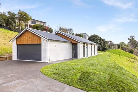 Photo of property in 28 Rochfort Road, Havelock North, 4130