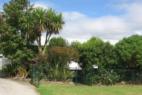 Photo of property in 1/3 Daphne Street, Kelston, Auckland, 0602
