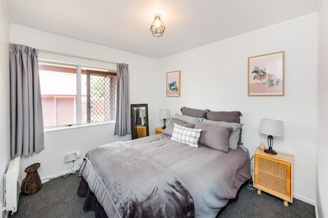 Photo of property in 21 Dalfield Place, Highbury, Palmerston North, 4412