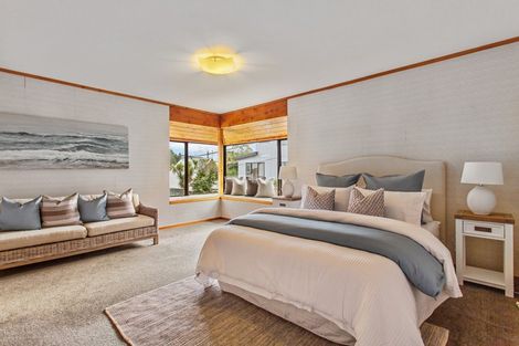 Photo of property in 1/406 East Coast Road, Sunnynook, Auckland, 0630