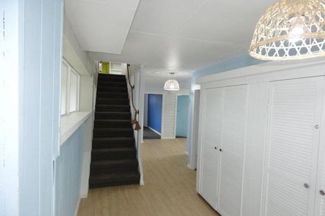 Photo of property in 2 Karoro Road, One Tree Point, 0118