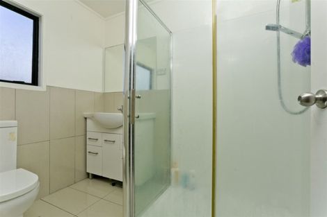 Photo of property in 2/7 Barbados Drive, Unsworth Heights, Auckland, 0632