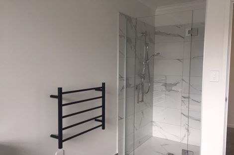 Photo of property in 42 Vinistra Road, Kumeu, 0810