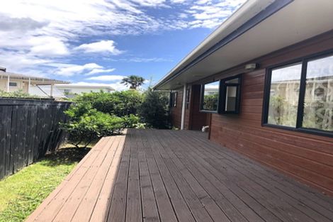 Photo of property in 2/99 Weldene Avenue, Glenfield, Auckland, 0629