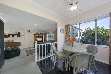 Photo of property in 2 Frimley Terrace, Waikanae Beach, Waikanae, 5036