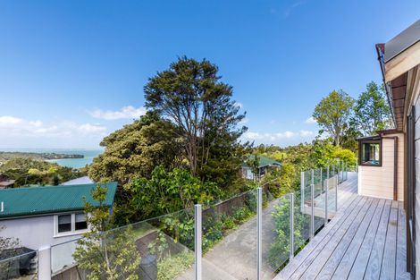 Photo of property in 52 Rauhuia Crescent, Parau, Auckland, 0604
