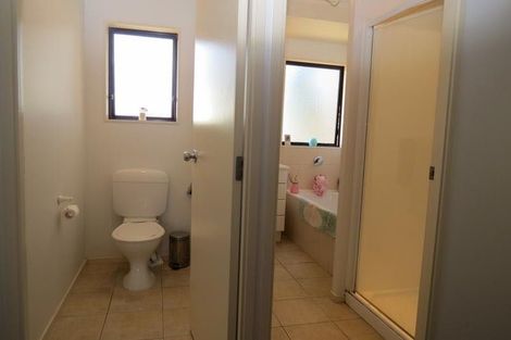 Photo of property in 70 Milson Drive, Papakura, 2110