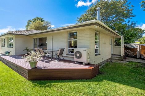 Photo of property in 12 Saunders Place, Redwood, Christchurch, 8051