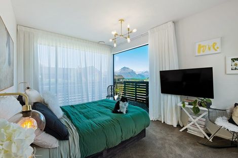 Photo of property in 32 Falconer Rise, Jacks Point, Queenstown, 9371