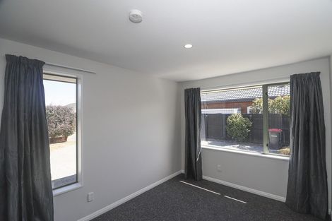Photo of property in 2 Rue De La Mare, Parklands, Christchurch, 8083