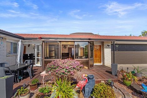 Photo of property in 2/5 Spring Grove, Henderson, Auckland, 0612