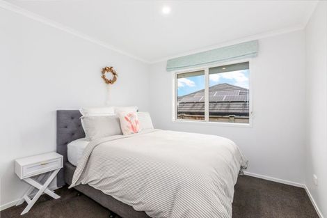 Photo of property in 27 Mooring Close, Whitby, Porirua, 5024