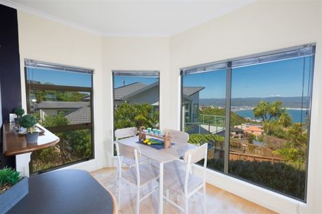 Photo of property in 42 Dress Circle, Newlands, Wellington, 6037