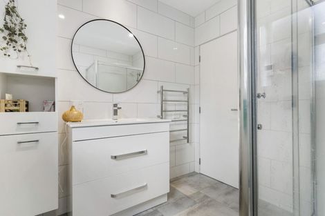 Photo of property in 23 Helleur Road, Massey, Auckland, 0614