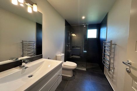 Photo of property in 1 Valley Crescent, Wanaka, 9305