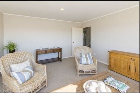 Photo of property in 31 Nalanda Crescent, Broadmeadows, Wellington, 6035