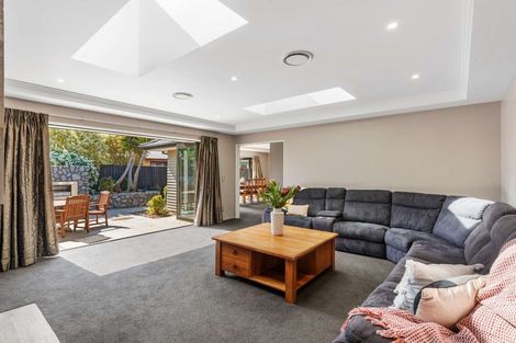 Photo of property in 27 Foresters Crescent, Parklands, Christchurch, 8083