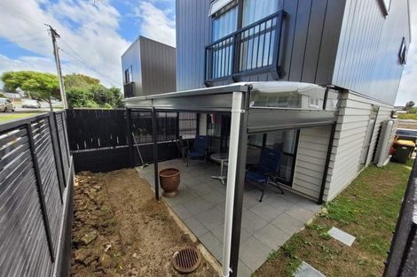 Photo of property in 1/60 Hepburn Road, Glendene, Auckland, 0602